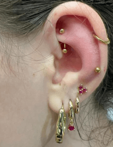 Imagen de piercing elegante realizado en Bilbao